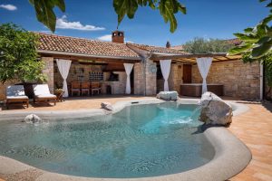 Individual Guide On Hotels Private Pool Villa_11zon